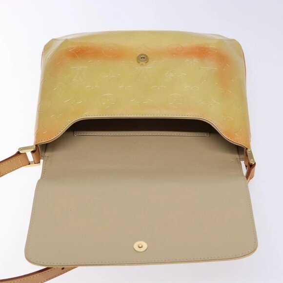 LOUIS VUITTON Monogram Vernis Thompson Street Bag Beige - Picture 13 of 16